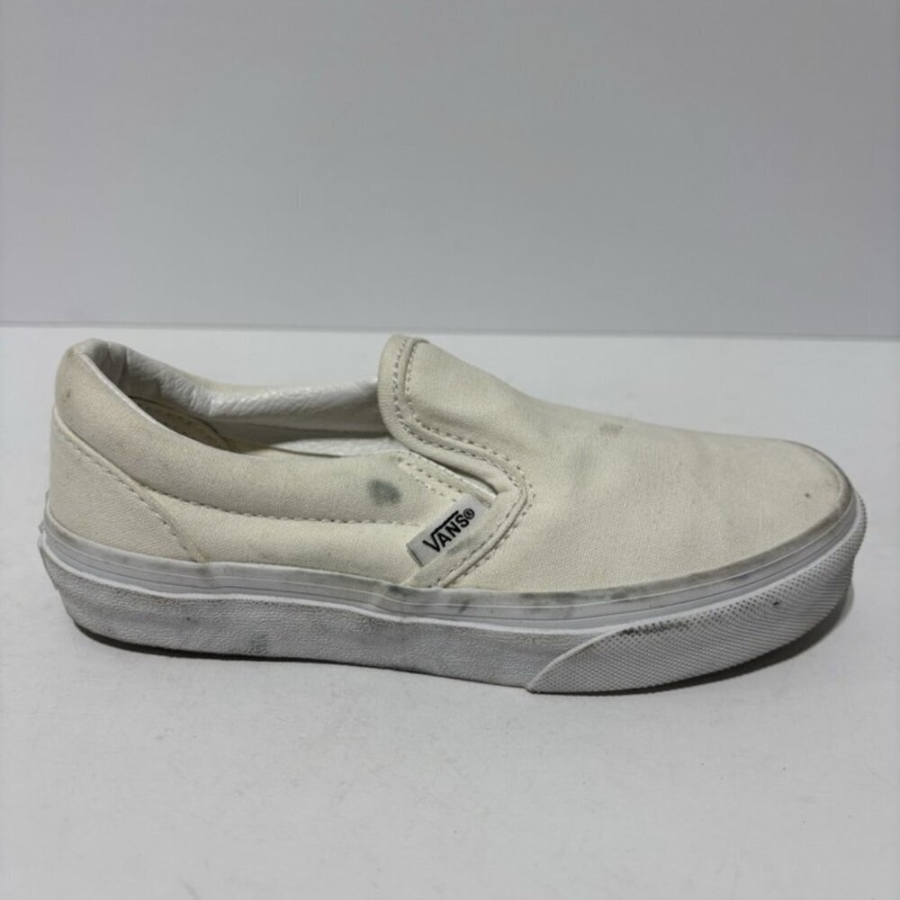 Vans Kids’ Classic Slip-On Sneakers White, Girls’ Size 1